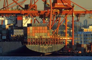 在今后的發(fā)展中，進出口海運代理公司將面臨更多的機遇和挑戰(zhàn)