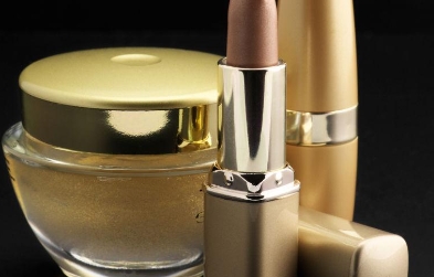 化妝品進(jìn)口報(bào)關(guān)是一場(chǎng)融合了規(guī)則、智慧與耐心的精密舞蹈